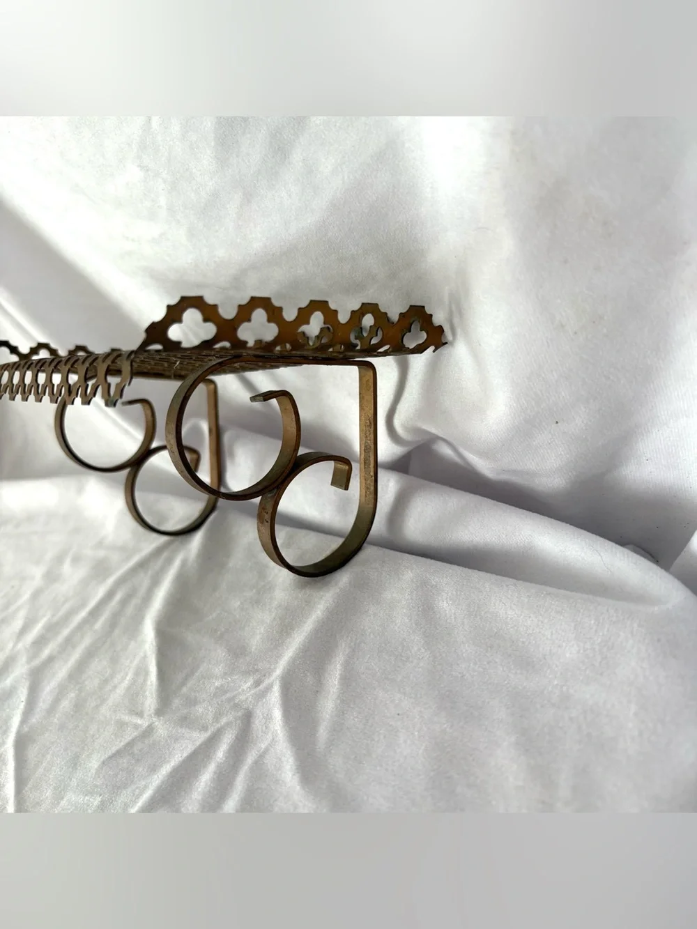 Antique brass clover metal wall shelf home decor mini accent Victorian